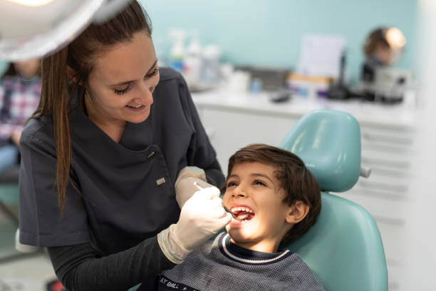 Best Emergency Tooth Extraction in Mangonia Park, FL
